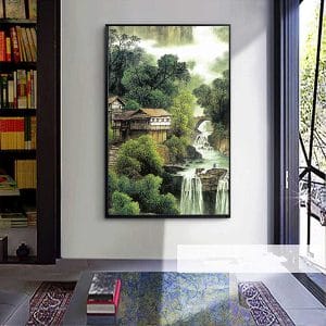 tranh dọc phù hợp với bức tường phòng khách nhỏ