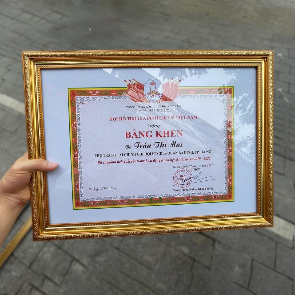 Khung bằng khen A3/A4 hoa văn trám vàng đồng BK01 1 9fc648bf9357380961466