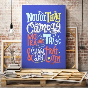 Tranh văn phòng người thầy cầm tay mở ra tri óc và chạm tới trái tim