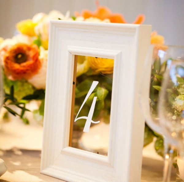 khung ảnh để bàn tiệc cưới gỗ trắng