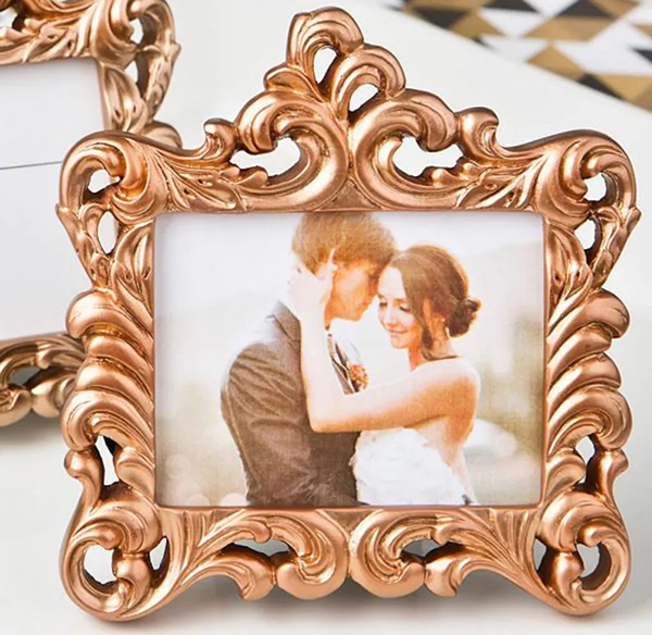 khung ảnh để bàn hoa văn cổ điền mày đồng