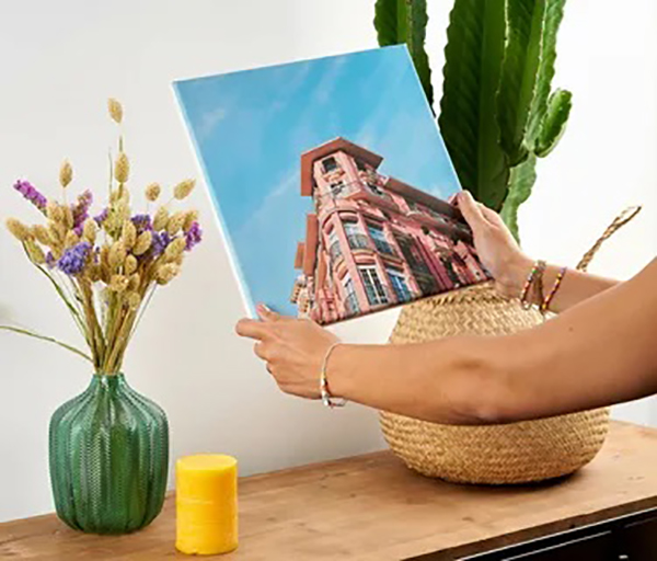 Tranh Canvas là gì? Có chất lượng, bền, giá rẻ không? 1 tranh canvas là gì