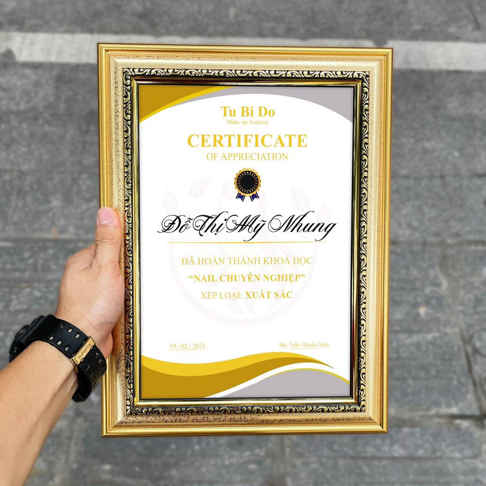 Khung bằng khen màu bạc trang trọng BK04 3 Khung bằng khen màu bạc trang trọng BK04