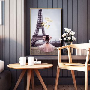 Tranh đơn tháp Eiffel và công gái váy hồng CV01767